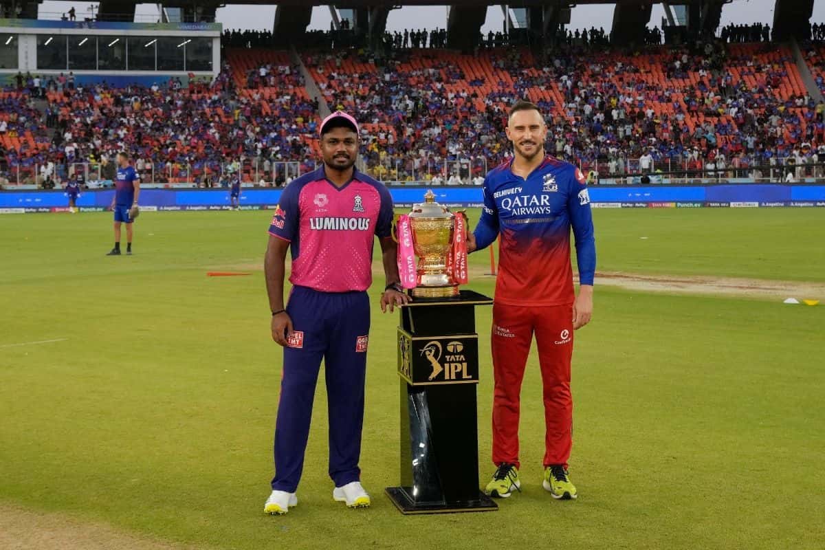 Rajasthan Royals captain and Royal Challengers Bangalore captain pose with the IPL trophy before the match.